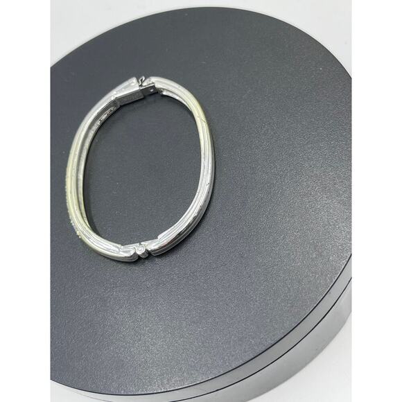 Swarovski Swan‎ White Crystal
Bracelet Rhodium Hinged Clamper 
Bangle Bracelet - Picture 11 of 12